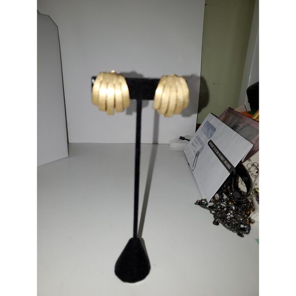 Gold Tone Chunky Earrings Vintage Hong Kong Clip On Back Costume Jewelry - Picture 1 of 11